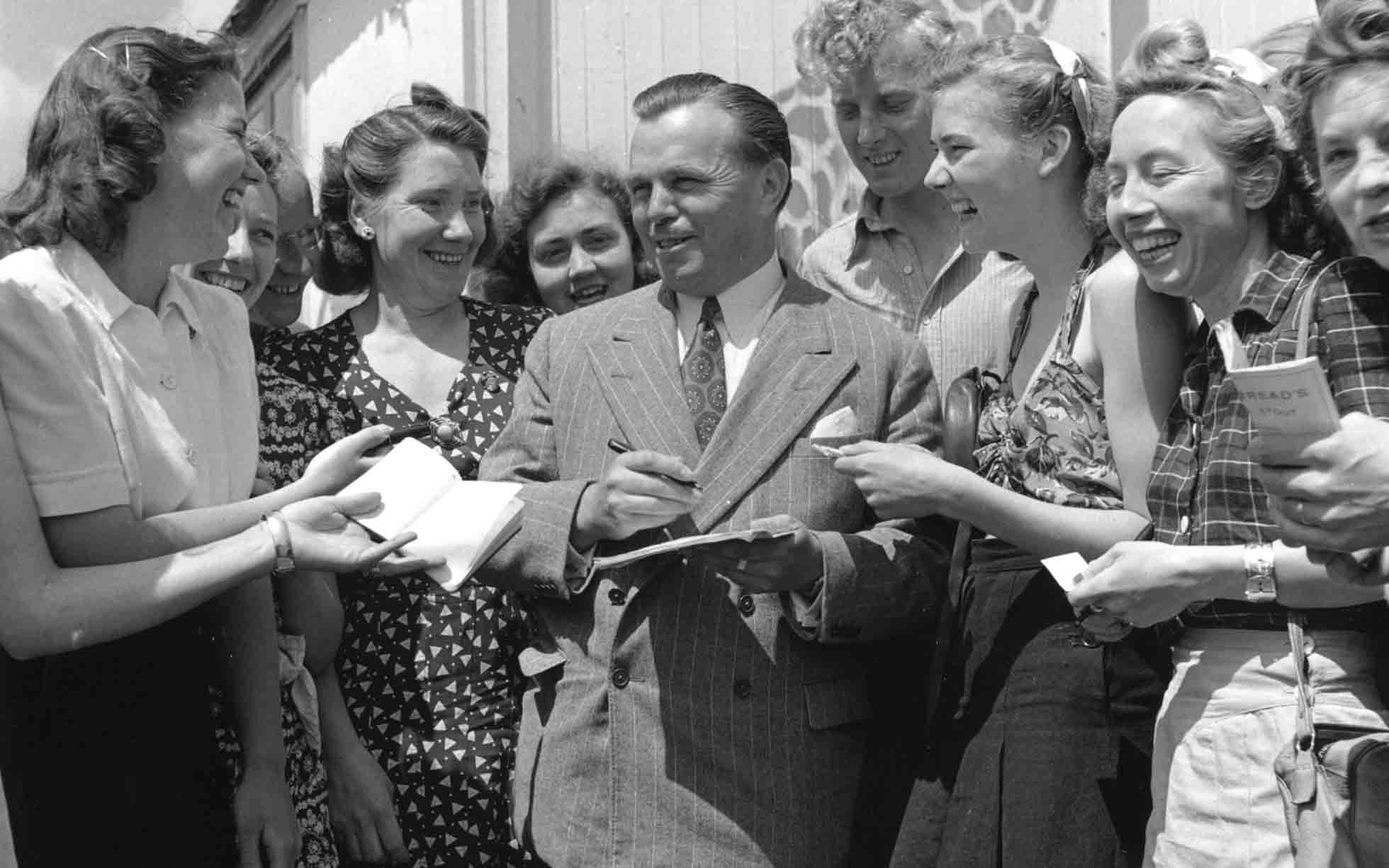 Billy Butlin surrounded by autograph hunters in 1947
